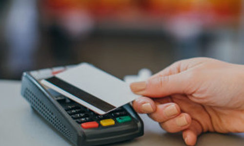 クレジットカードの手数料はいくら？カード会社ごとに違う？！